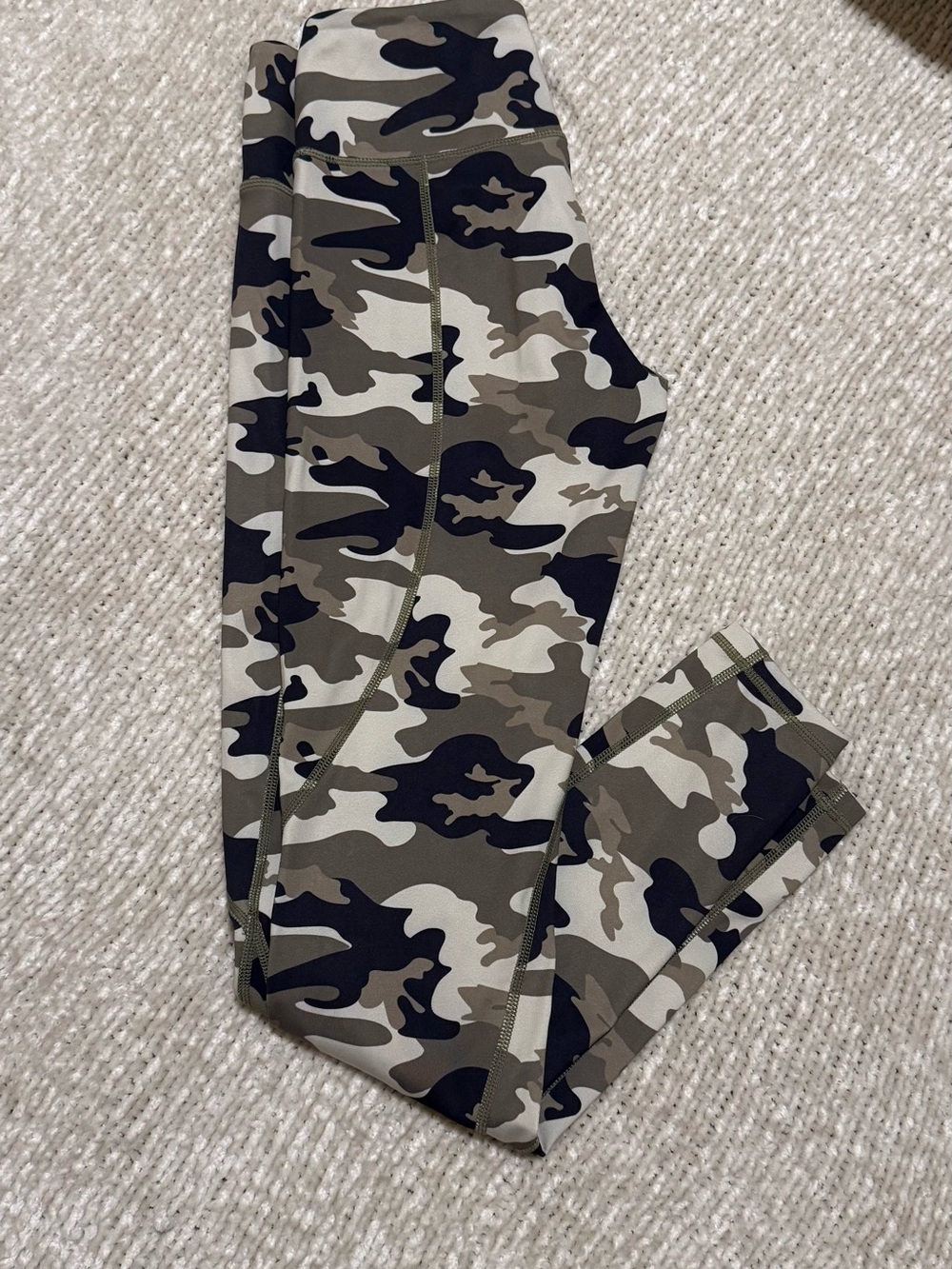 Women’s lululemon Camo Active Leggings - Olive/Black 7/8